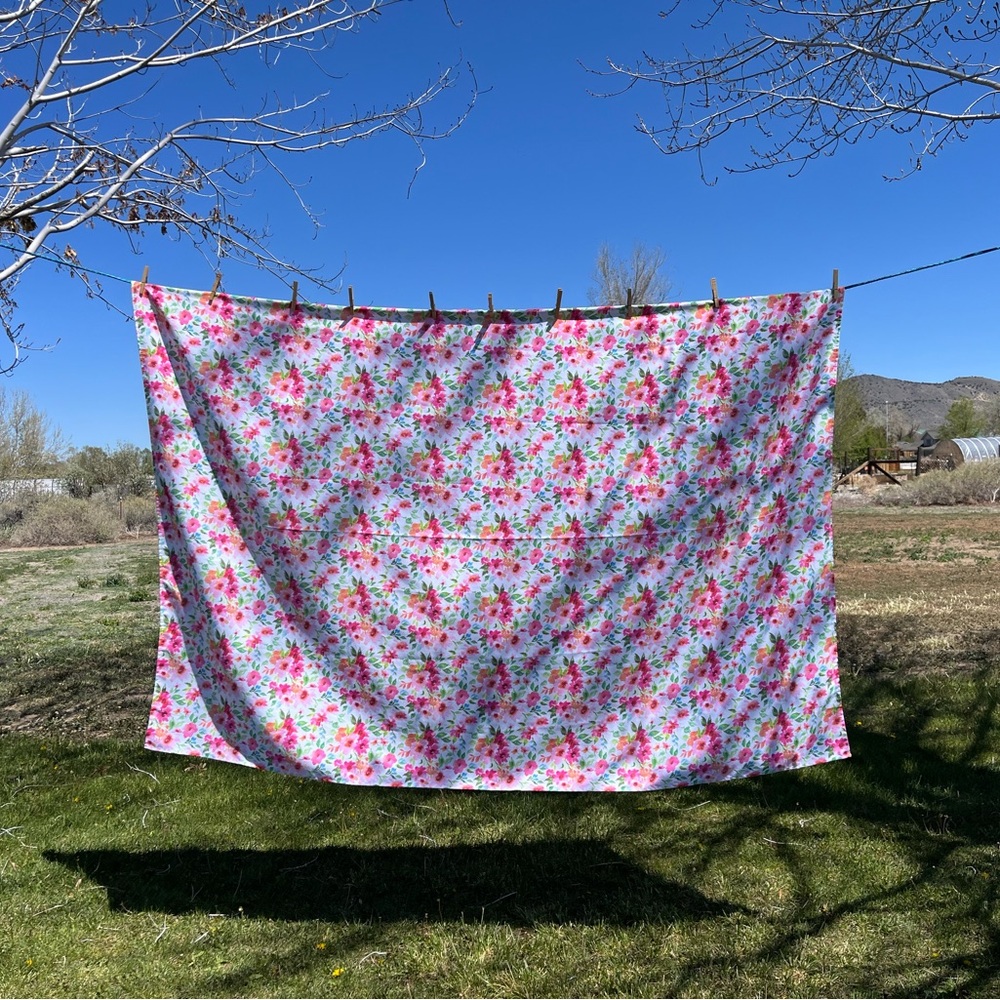 Springtime floral rectanglular table cloth.